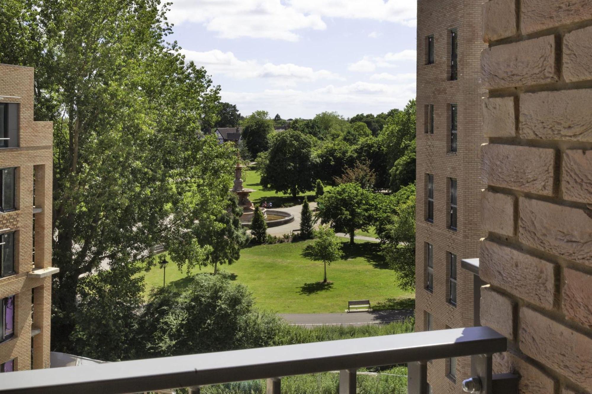 Lovely 2 Bedroom Apartment In Central Ashford Ashford  Extérieur photo